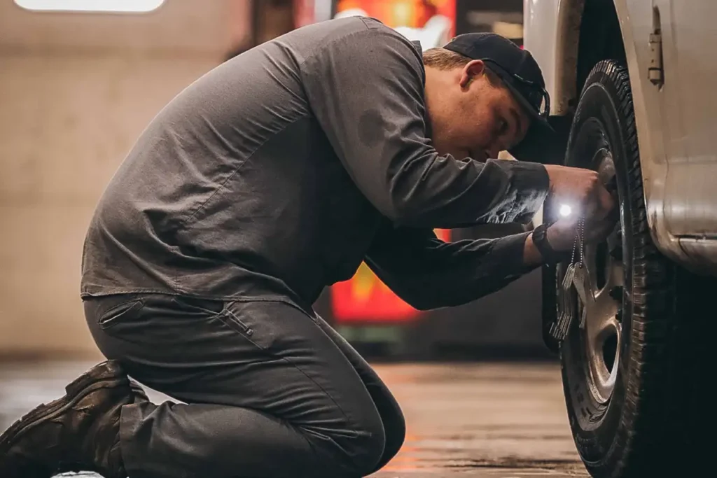 Heavy Duty Mechanic rBrake Repair